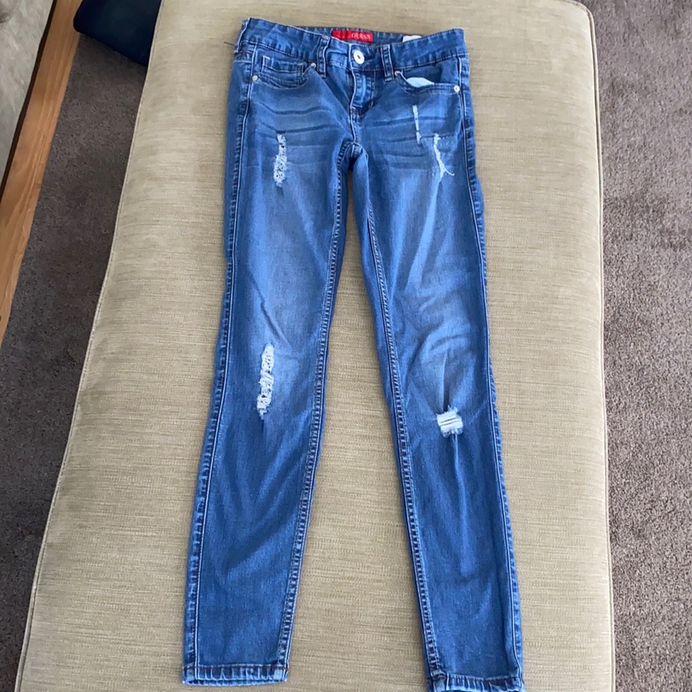 Women’s guess ripped jeans